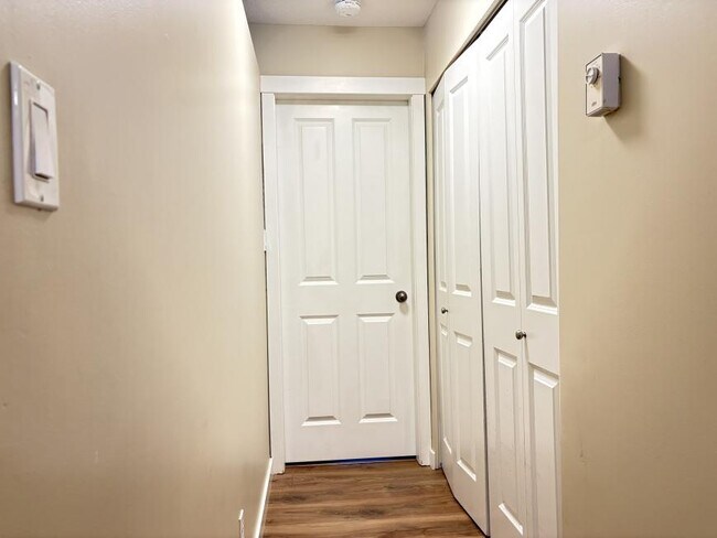 Photo du bâtiment - 2 bedroom in Coquitlam BC V3E 0C9