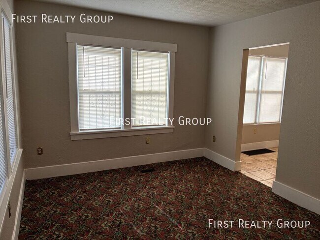 Foto del edificio - 909 Iola Ave