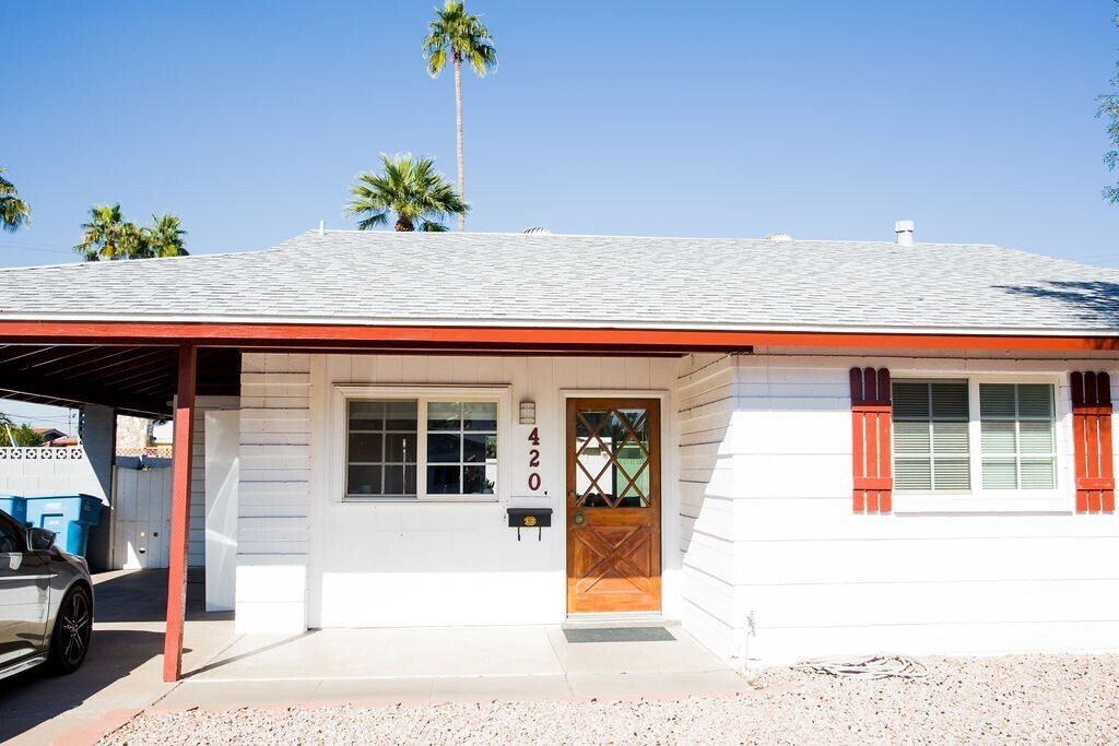 Primary Photo - Gorgeous Fully Furnished 3 Bd 2 Bath Vacat...