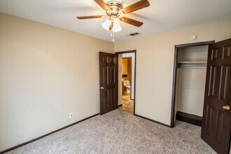 Building Photo - 511 Jamaica Dr