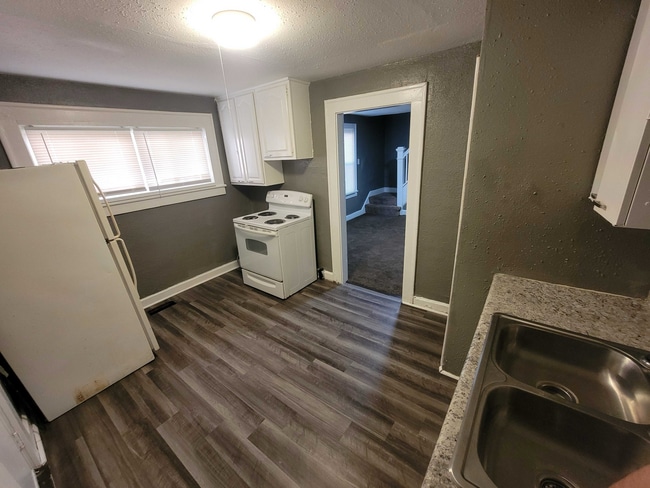 Photo - 861 N Drexel Ave Apartment