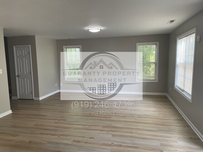 Foto del edificio - 3520 Tuckland Dr