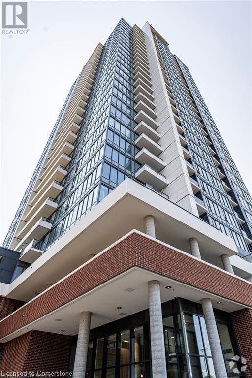 Building Photo - 15 Wellington St S