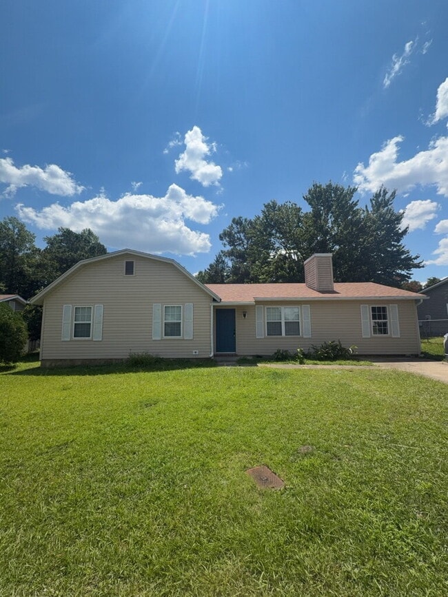 Building Photo - 902 Laurel Ln