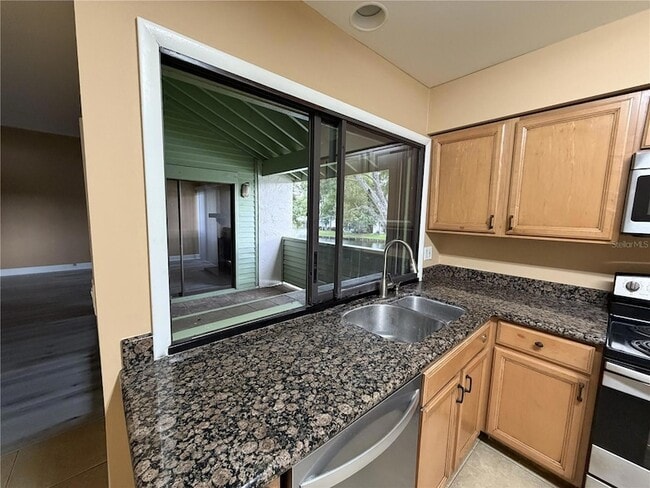 Foto del edificio - 4158 Pinelake Ln