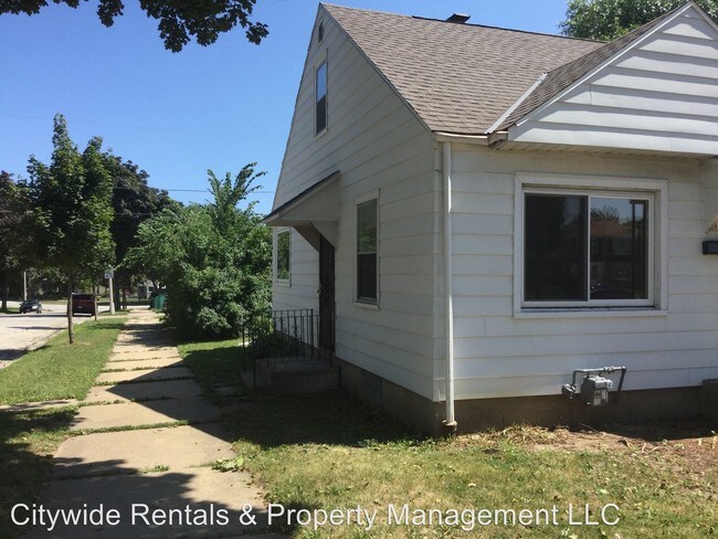 Building Photo - 3 br, 1 bath House - 3878 N 60th St