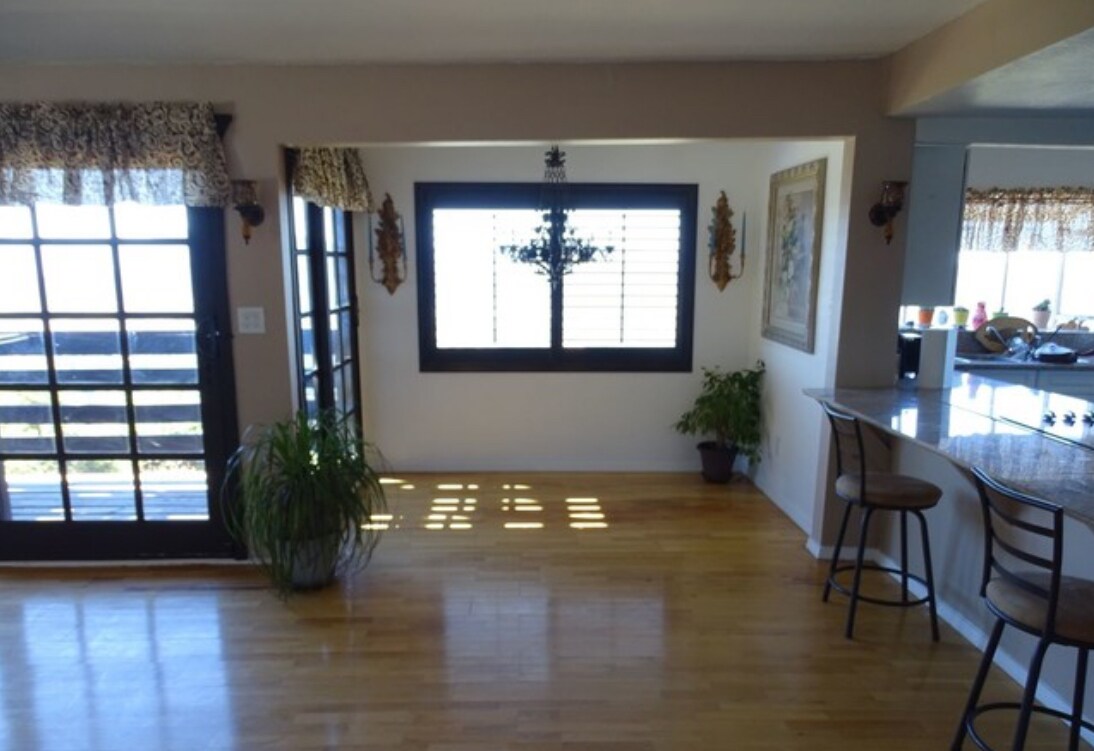 Building Photo - 30420 Starland Dr