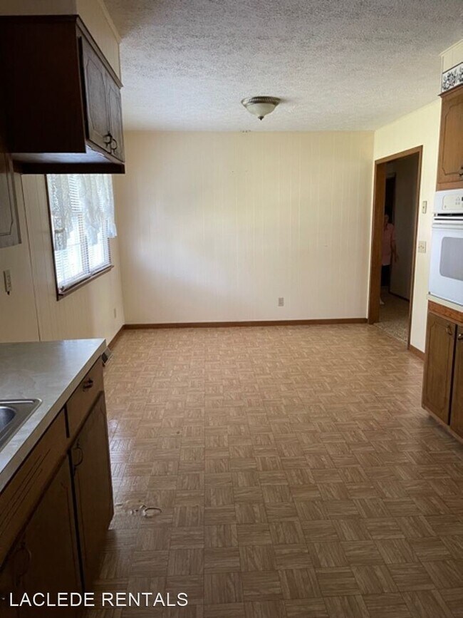 Building Photo - 3 br, 2 bath House - 107 Elm
