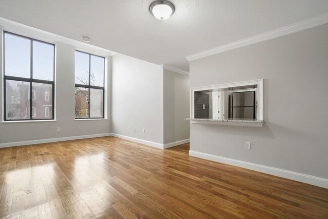 Building Photo - 733 Parker St