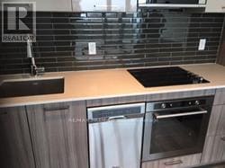 Photo du bâtiment - 4800 Hwy 7