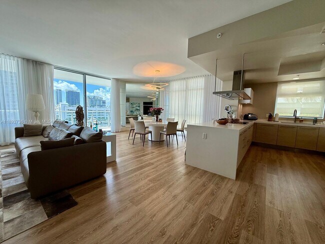 Foto del edificio - 17301 Biscayne Blvd