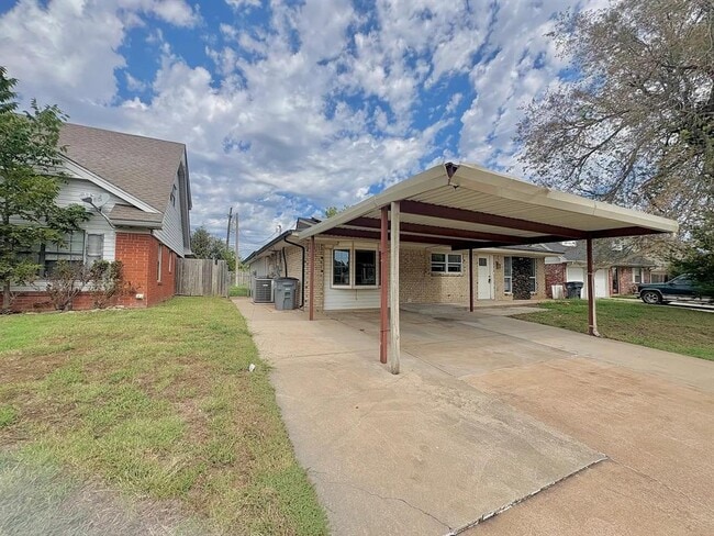 Building Photo - 6707 NW Compass Dr