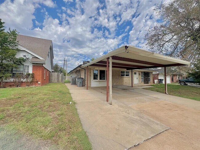 Foto del edificio - 6707 NW Compass Dr