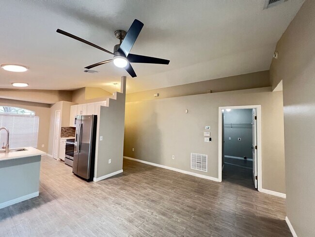 Foto del edificio - BEAUTIFUL 3 Bedroom 2 Bathroom home in Apopka