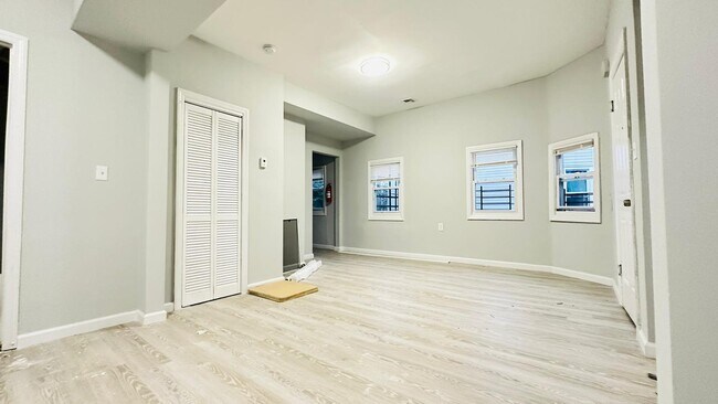 Foto del edificio - 175 N Main St