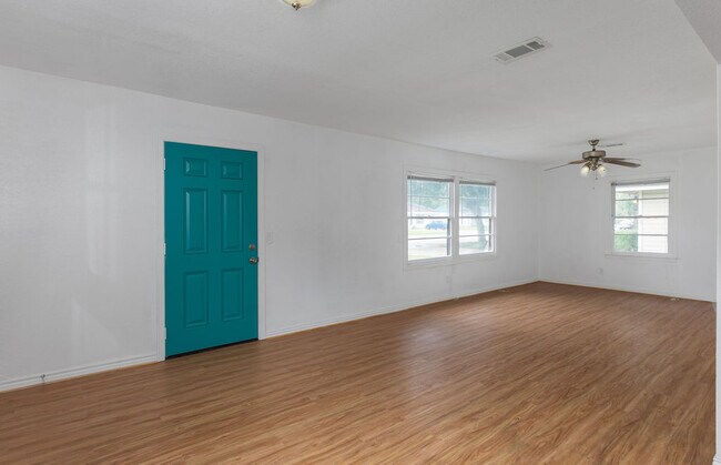 Building Photo - 306 Acacia St
