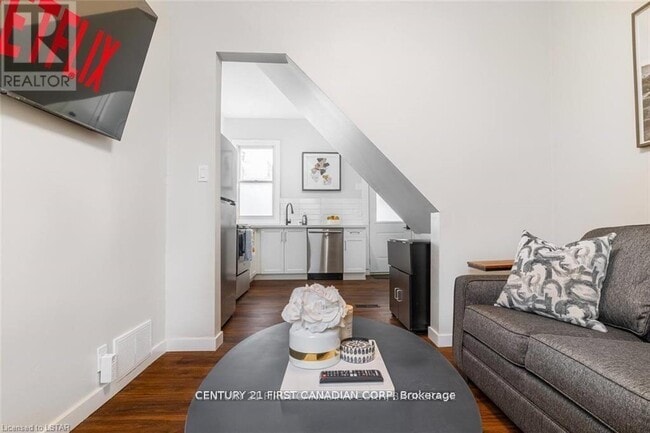 Building Photo - 43 Josephine St