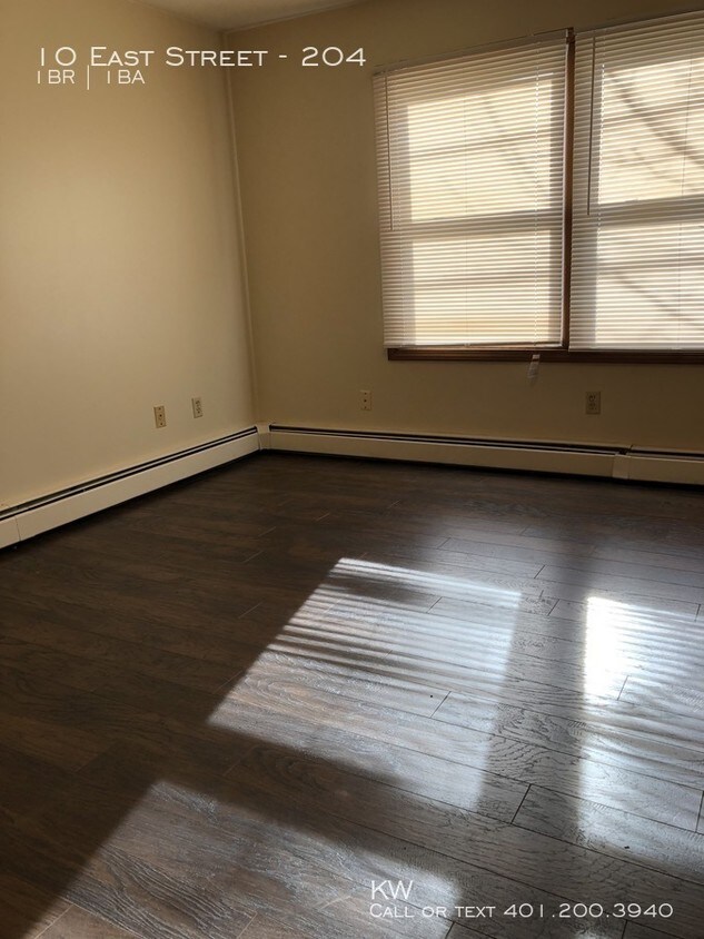 10 East St Unit 204, Cranston, RI 02920 Condo for Rent in Cranston