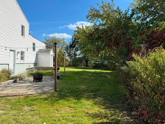 Building Photo - 587R Boston Rd