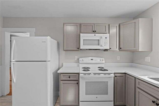 Building Photo - 28 Island Ave