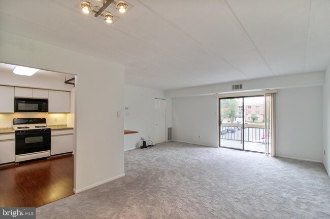 Foto del edificio - 63101 Delaire Landing Rd