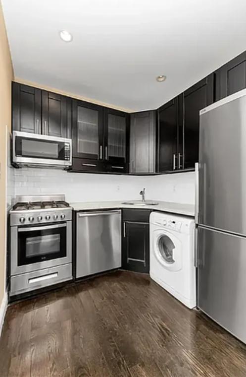 Foto del edificio - 448 W 19th St
