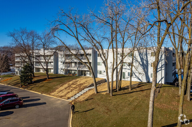 Building Photo - Canabury Pond