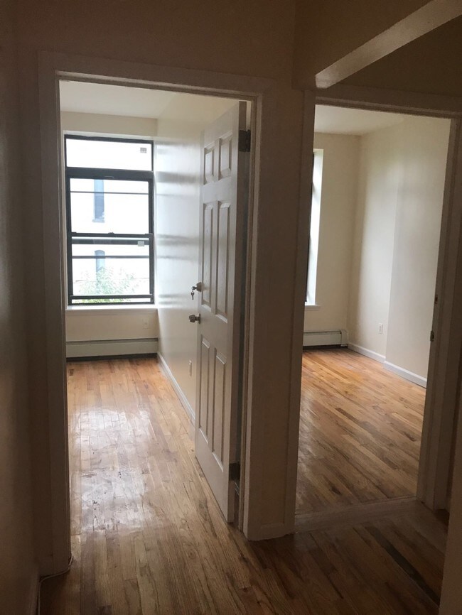 Foto del edificio - 833 Dekalb Ave