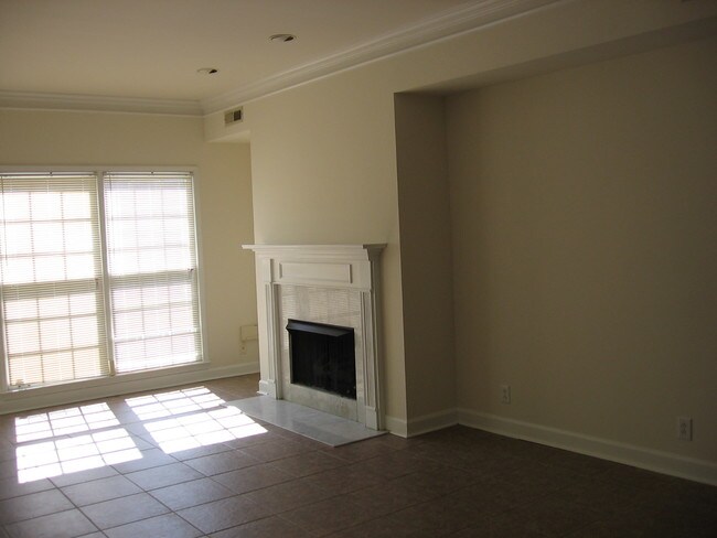 GREAT ROOM - 240 Fairmont Ct