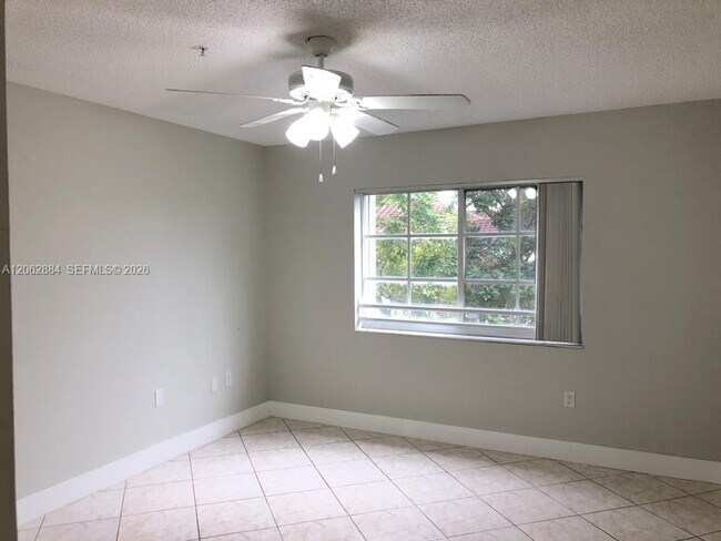 Foto del edificio - 4540 NW 107th Ave