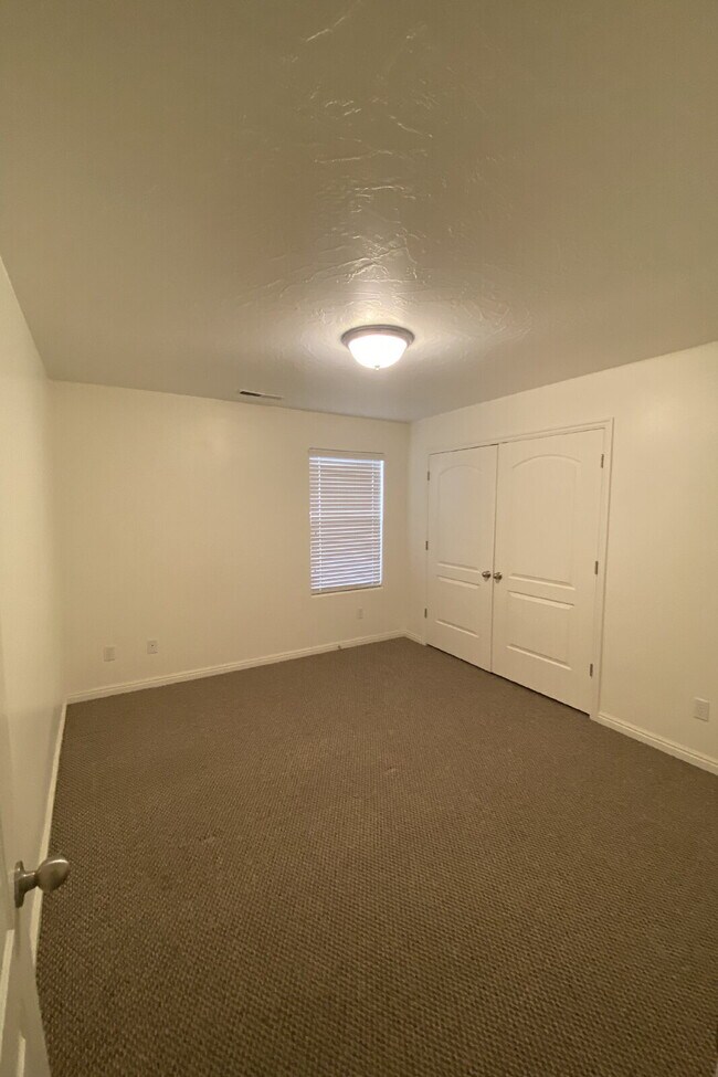 Foto del edificio - "Charming 2-Bed/2-Bath Townhouse in Prime Saint George Location with 1300 Sq Ft of Comfortable Li...