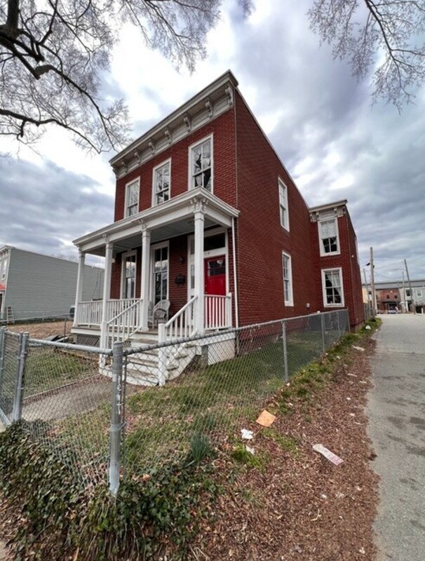 Foto principal - 112 S Laurel St
