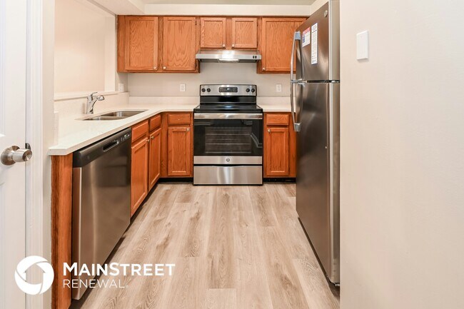 Foto del edificio - 12595 Ashmore Green Dr N