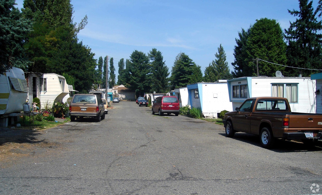 Rainbow Trailer Haven Apartments in Tukwila, WA