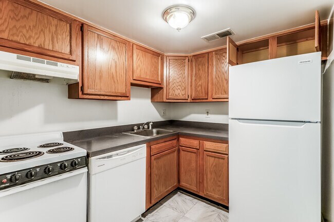 Foto del edificio - 1804 Swann St NW