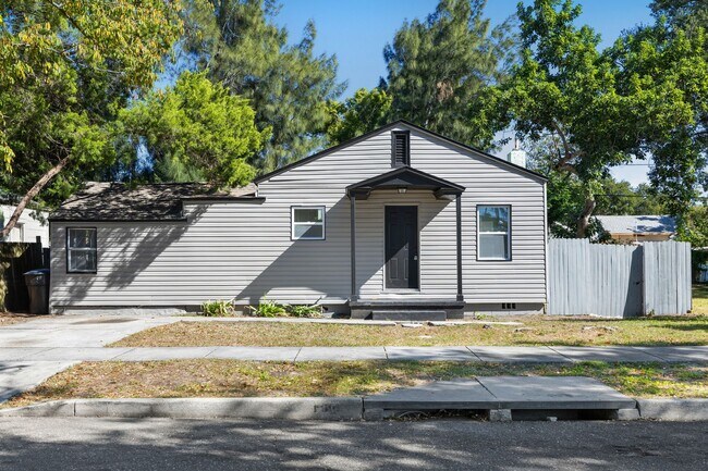 Foto del edificio - Large 4 bed/1.5 bath House & Section 8 Accepted , Drive by & Apply for just $25** Move in by Nove...