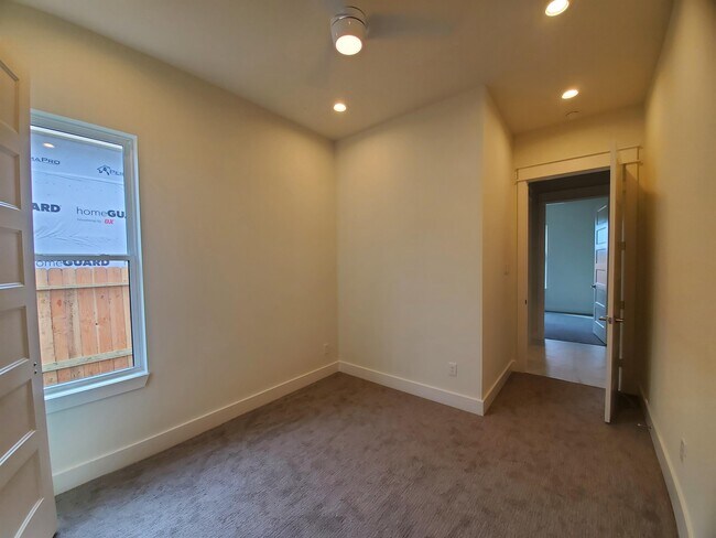 Building Photo - 10439 Anchorage Passage