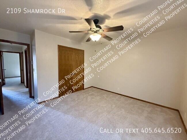 Building Photo - 2109 Shamrock Dr
