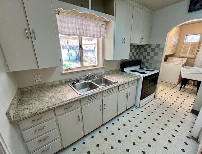 Foto del edificio - 1385 Otis St