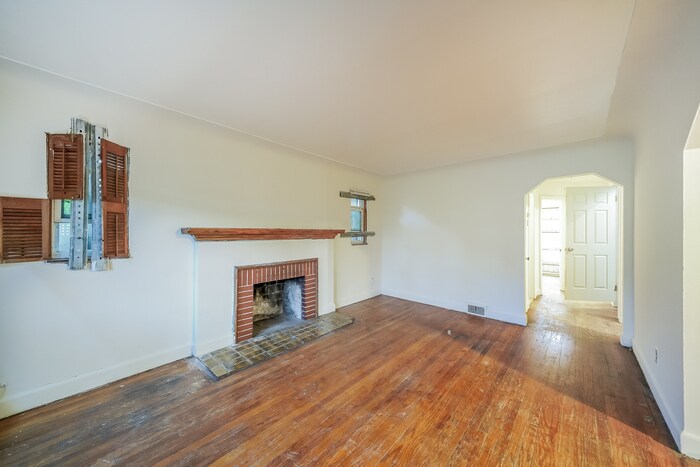 Primary Photo - Beautiful Brick Home located on westside o...