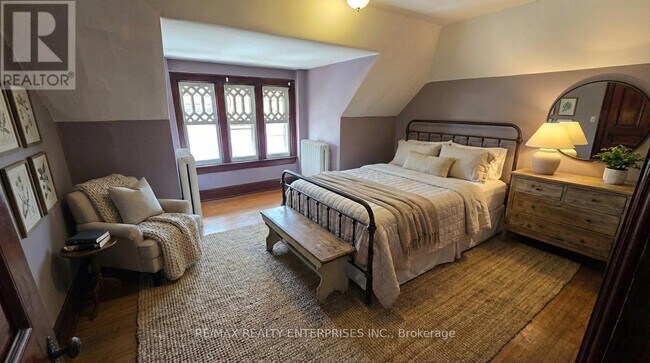 Building Photo - 142 Emerald St S