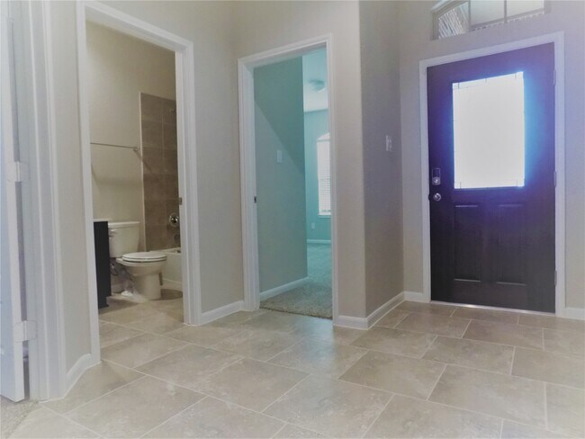 Building Photo - 8527 Golden Field Dr