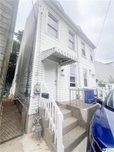 Building Photo - 725 Spruce St