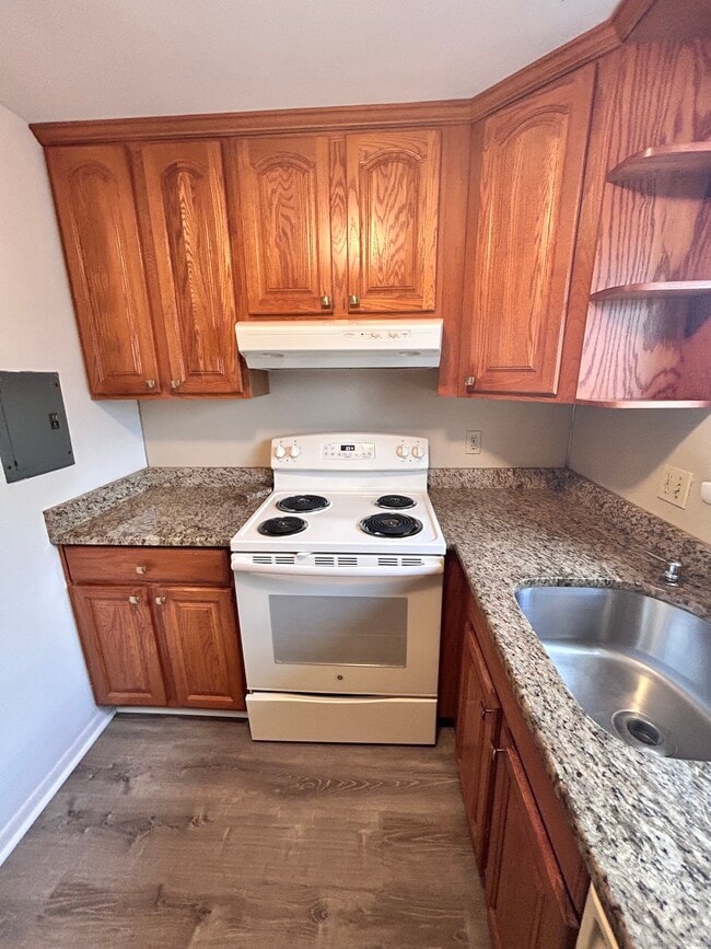 Building Photo - 4 Carillon Dr