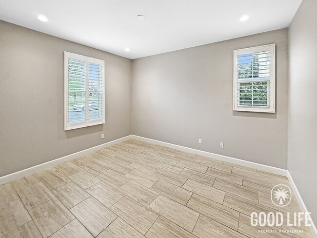 Building Photo - Stunning 3Bd/3.5Ba Home in Irvine w/Large Patio, Modern Design and 2 Master Suites!
