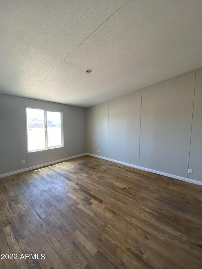 Building Photo - 20616 W Carver Rd