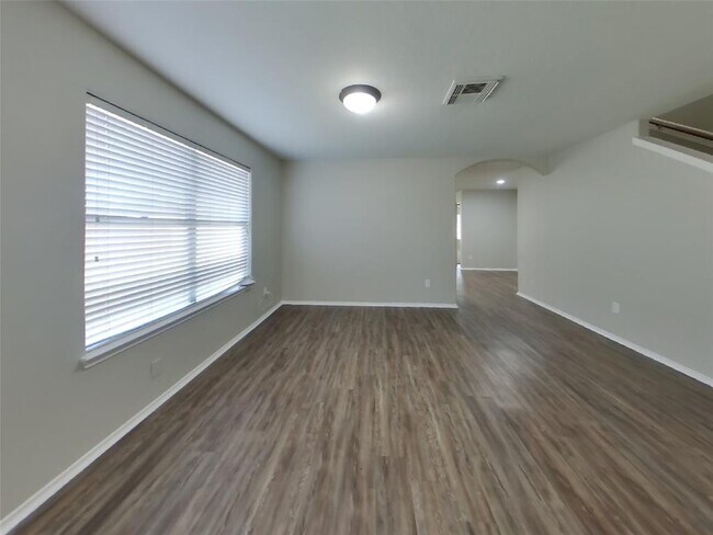 Building Photo - 19010 Sunburst View Dr