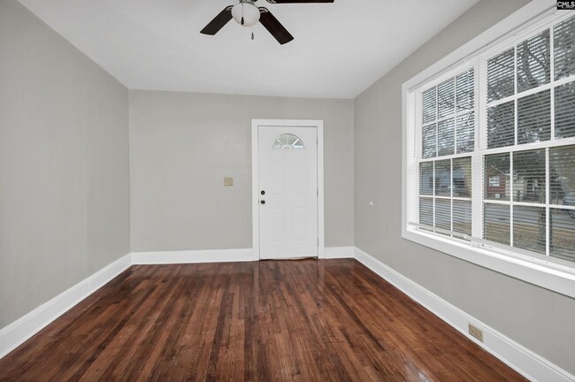 Building Photo - 706 Westside Dr