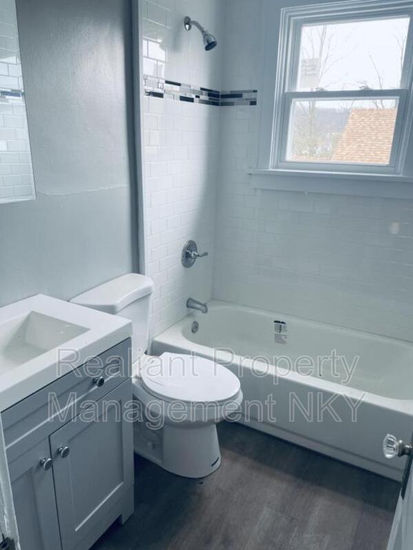 Foto del edificio - 306 E 45th St