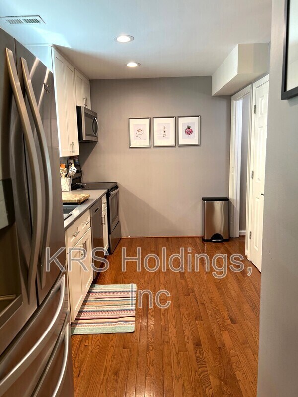 Building Photo - 229 Aspen St